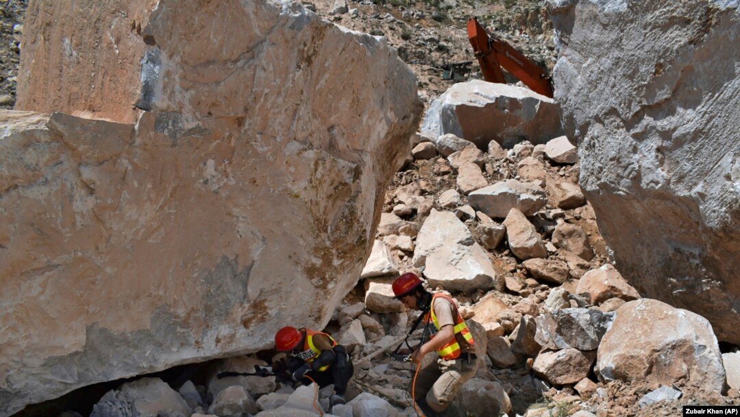 Rescuer workers search for bodies at mine collapse in 2020. Compromised safety conditions and a lack of proper training for mine workers result in frequent accidents.
