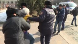 «Пусть Назарбаев уйдет!» Как задерживали в Алматы