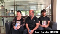 По словам матери Тамар Бачалиашвили, в прокуратуре ей пообещали, что будут проверены все возможные версии произошедшего