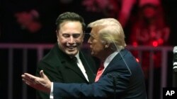 Elon Musk dhe Donald Trump gjatë fushatës për zgjedhjet presidenciale në SHBA.
