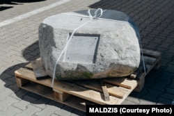 Валун для помніка Касьцюшку, які знайшлі і апрацавалі ў Беларусі