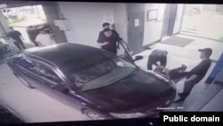 Эрбол Эрик уулун кармоо учурунда тартылган видеодон алынган кадр.