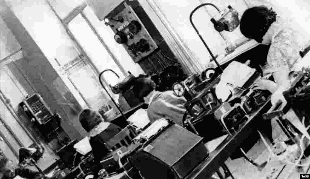 TASS journalists in a Moscow newsroom in 1933.