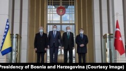 Članovi Predsjedništva BiH Šefik Džaferović (L), Milorad Dodik i Željko Komšić (D) sa predsjednikom Turske Recepom Tayyipom Erdoganom 16. marta 2021. godine