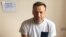 Алексей Навални по време на прегледа му в болница
