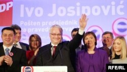 Ivo Josipovic, newly elected president of Croatia, celebrates with his family.