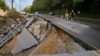 Një autostradë e shkatërruar nga uragani Helene në Karolinën e Veriut. 