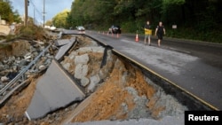 Uraganul Helene a distrus o porțiune de autostradă în Carolina de Nord.