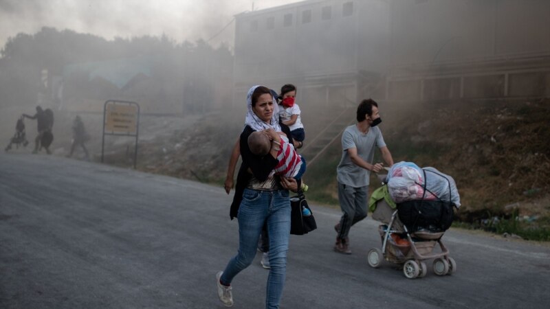 Vendet evropiane do të strehojnë të mitur pas zjarrit në Greqi