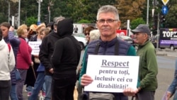 Pensionarii cu dizabilități au protestat la Guvern