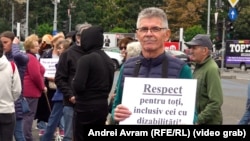 Pensionarii cu dizabilități au protestat la Guvern