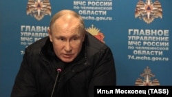 Vladimir Putin la Magnitogorsk