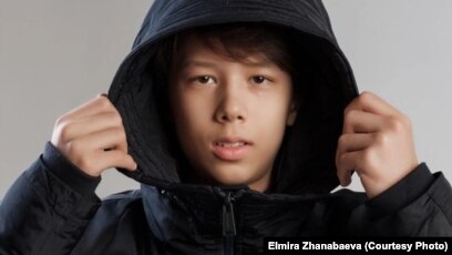 Екі жігіт пен бір студент орысша