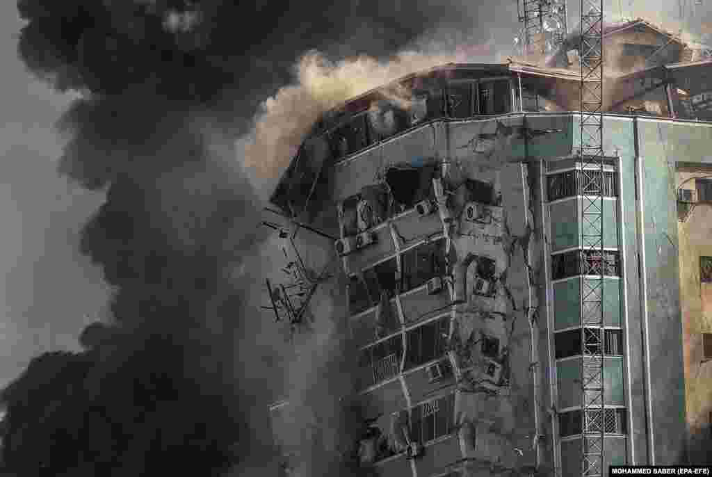 Разрушение здания в результате удара израильской авиации по башне Аль-Джалал, в которой находились помещения и офисы нескольких средств массовой информации, включая Associated Press и Al Jazeera. Сектор Газа, 15 мая 2021