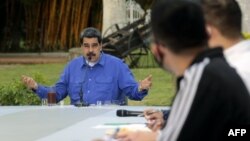 نیکلاس مادورو از زمان روی کار امدن با مشکلات اقتصادی فراوان دست به گریبان بوده است