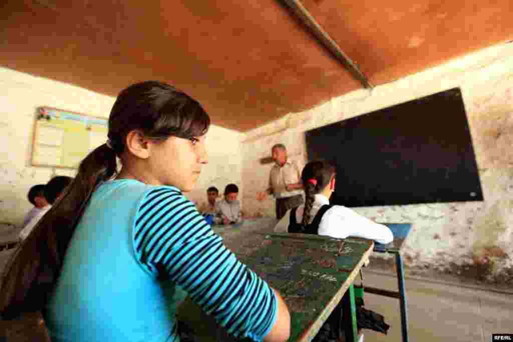 Ucqarlarda bəzi məktəblər #10