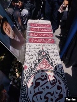 اکبر عبدی روز یک‌شنبه چهارم مردادماه با حضور جمعی بزرگ از سینمایی‌های کشور و طرفدارانش در تهران تشییع شد