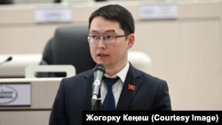 Табылды Муратбеков.