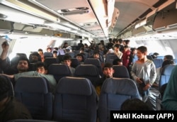 Ті, кому пощастило потрапити у літак. Евакуація із Кабулу після приходу талібів. Афганістан, 16 серпня 2021 року