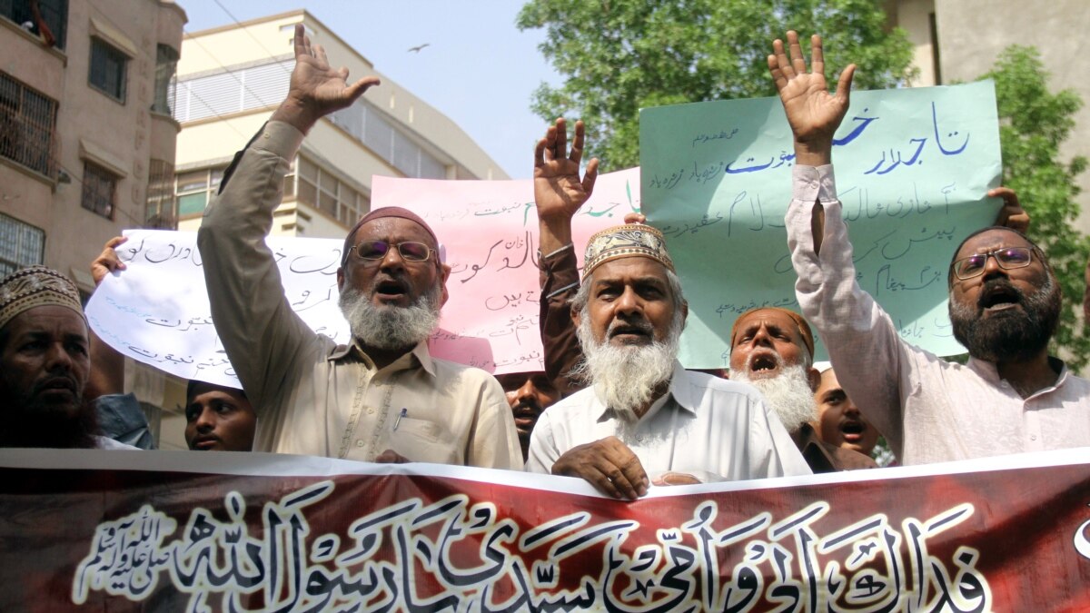 Pakistani Court Throws Out Death Sentence Of Christian Couple Over