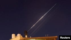 Rachete iraniene zboară către Israel. Fotografie realizată în regiunea Hebron.
