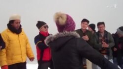 د کابل د ژمي په موسم کې د واورو پرسر د کابل مېشتو تفریح او د غره مزل