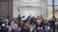 Grefierii au protestat și miercuri, 18 decembrie, în timpul dezbaterilor din Camera Deputaților  privind eliminarea pensiilor speciale