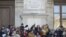 Protest al grefierilor pe scările Curții de Apel din București, 18 decembrie