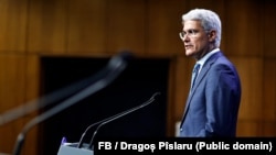 Ministrul Investițiilor și Proiectelor Europene, Dragoș Pîslaru, a anunțat că a sesizat Parchetului European după ce ar fi descoperit nereguli „reprobabile” într-un program de cumpărare de microbuze electrice destinate transportului elevilor din mediul rural.