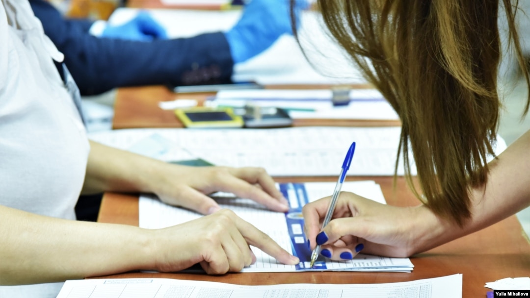 Potrivit datelor CEC, la ultimele alegeri locale generale, din 2019, au fost aleși primari și consilieri în peste 900 de localități (sate/raioane). 
