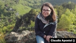 Arhitecta Claudia Apostol, activist al Asociației Alburnus Maior în apărarea valorilor arheologice și naturale de la Roșia Montana. Alburnus Maior este denumirea romană a așezării vechi de peste 2000 de ani.