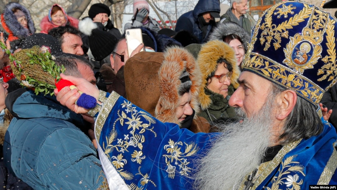 ÎPS Teodosie nu este impresionat de răspunsul primit de la vârful BOR. El consideră că eparhia Tomisului trebuie să fie mitropolie, nu arhiepiscopie.