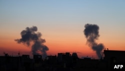 საჰაერო იერიშების შედეგად წარმოქმნილი შავი კვამლი ირანის დედაქალაქის, თეირანის ცენტრში. 6 მარტი, 2026 