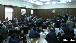 Armenia -- Parliament deputies from the Republican Party meet with Nikol Pashinian, Yerevan, 30Apr2018