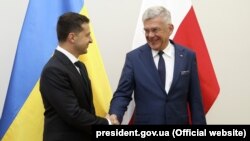 Ukrain prezidenti Wolodimir Zelenskiý polýak kärdeşi Andrzej Duda  bilen. Warşawa, 31-nji awgust, 2019.