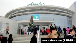 Türkmenistanyň paýtagtynyň "Aşgabat" kinoteatry (arhiw suraty)