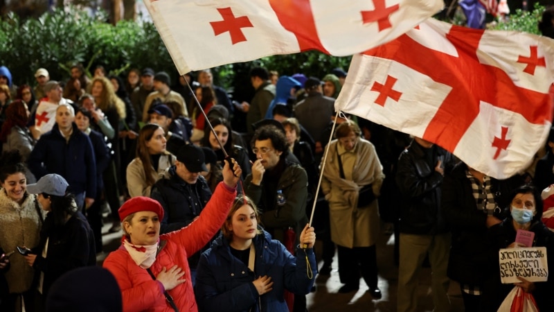 მშვიდობიანი პროტესტი, მათ შორის გზის გადაკეტვა და ნიღბები, არ უნდა დაისაჯოს რეიდებით ან პატიმრობით – Amnesty „პოსტსაარჩევნო ჩახშობაზე“