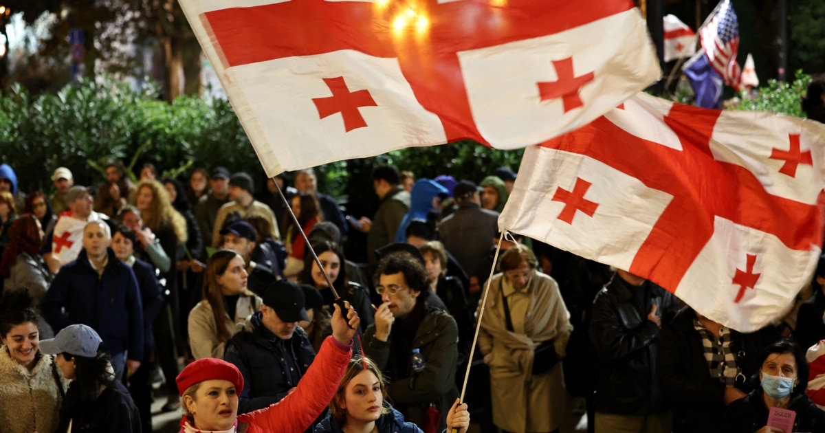 მშვიდობიანი პროტესტი, მათ შორის გზის გადაკეტვა და ნიღბები, არ უნდა დაისაჯოს რეიდებით ან პატიმრობით - Amnesty „პოსტსაარჩევნო ჩახშობაზე“