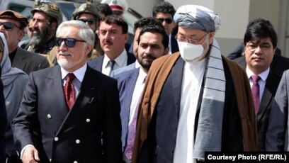 عبدالله عبدالله، رئیس شورای عالی مصالحه ملی و کریم خلیلی (راست)، رهبر حزب وحدت اسلامی