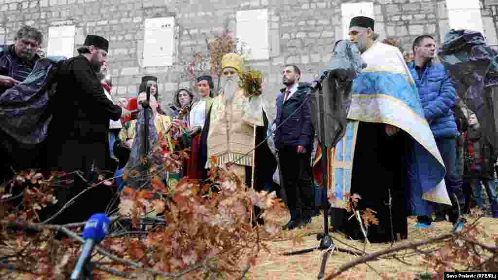 Nalaganje badnjaka, Srpska pravoslavna crkva.