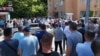 Pristalice uhapšenog Milana Miličevića ispred zgrade Republičkog javnog tužilaštva RS-a u Banjaluci, 10. juna 2025.