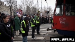 Blokada saobraćaja kao krivično delo u Srbiji: Šta je sporno?