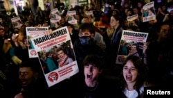 Manifestanții reacționează la Madrid în urma decesului lui „Maricarmen” Abascal, în vârstă de 87 de ani, a cărei evacuare a declanșat protestele privind locuințele din Spania.