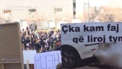 'We Are Choking' -- Air Pollution Protest In Kosovo