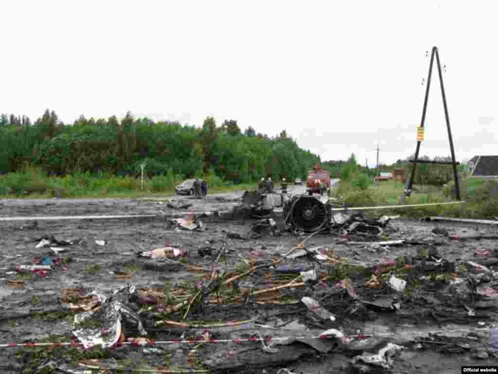 На месте крушения самолета ТУ-134 под Петрозаводском. Фото пресс-службы МЧС