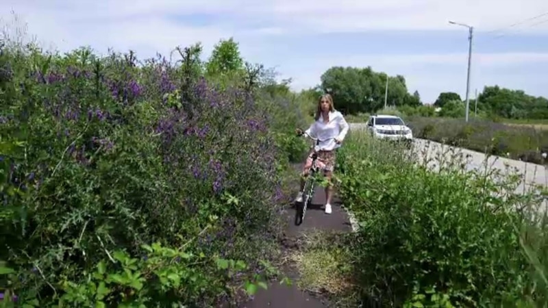 Primari din România risipesc milioane de euro pe proiecte inutile: piste de biciclete prin câmp, care nu leagă niciun sat