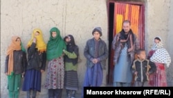 اعضای یک خانواده در ولایت غور که به شمول کودکان همه به مواد مخدر معتاد شده اند