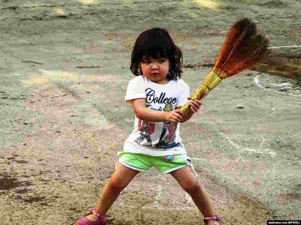 Eli sübseli türkmen gyzjagazy