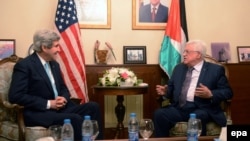 АҚШ Давлат котиби Жон Керри ва Фаластин Президенти Маҳмуд Аббос.