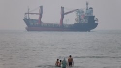 Brod u Ormuskom zalivu blizu plaže u Bandar Abasu u Iranu, 30. jun 2026.